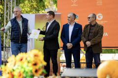 138-1W2A6685
